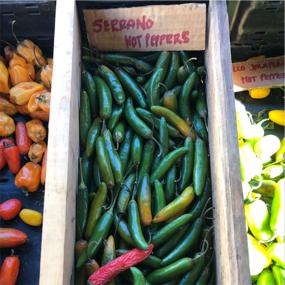 Vihreät Serrano Chile Peppers