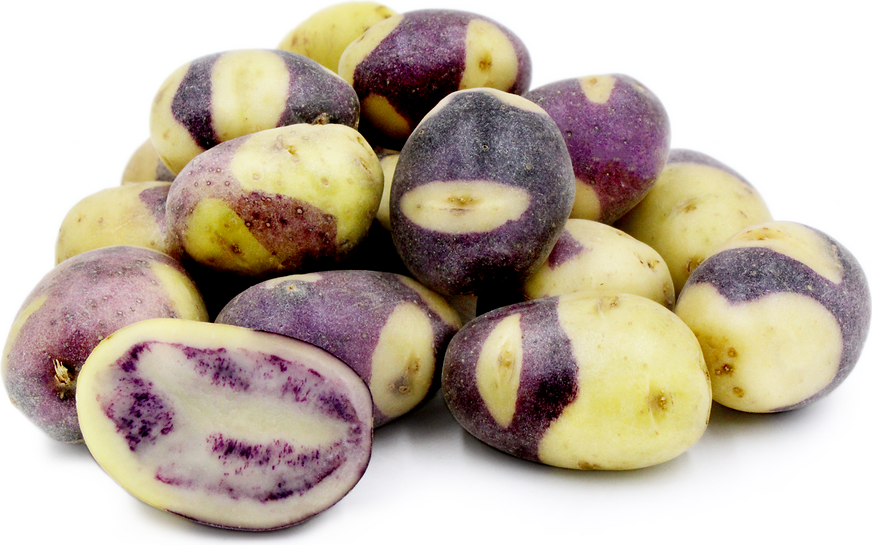 Blozende violette aardappelen