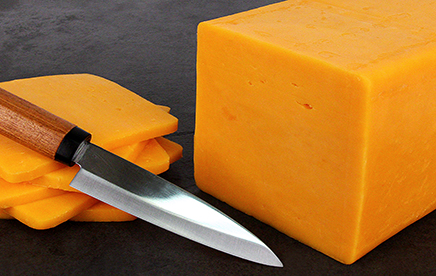 Terävä Cheddar-juustohopea valtio