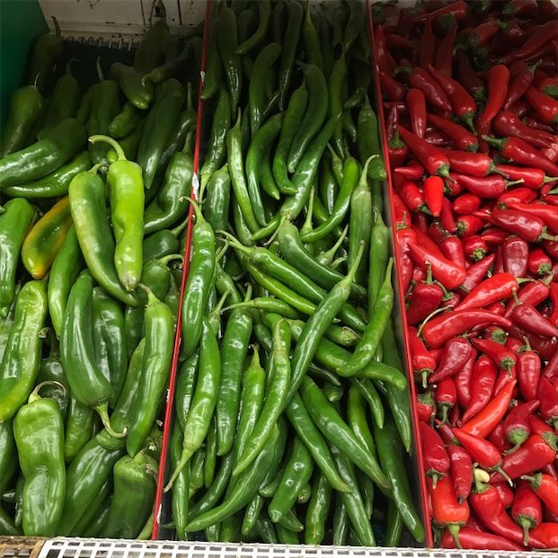 Vihreät korealaiset Hot Chile Peppers