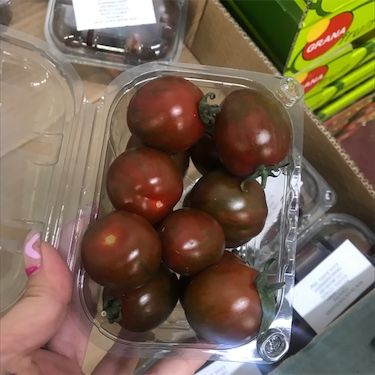 Kumato ķiršu tomāti